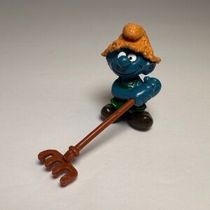 Vintage Farmer Smurf Figurine Rake Straw Hat 1982 Schleich Peyo Hong Kong